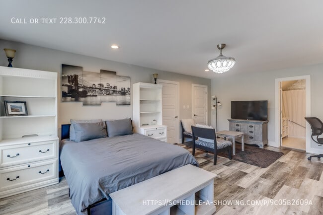 Building Photo - 1713 Shelby Ln