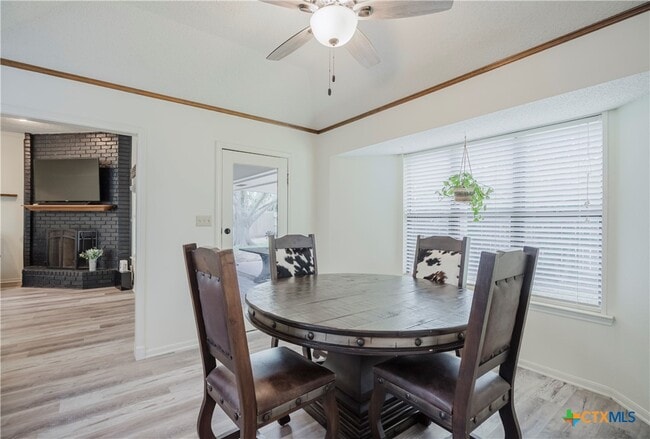 Building Photo - 1012 Pin Oak Dr