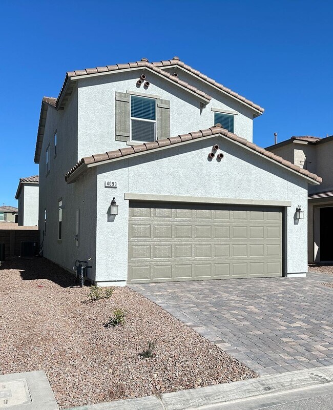 Building Photo - Saguaro North