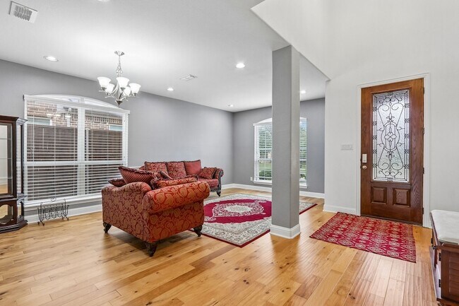 Building Photo - 5625 Kerry Dr