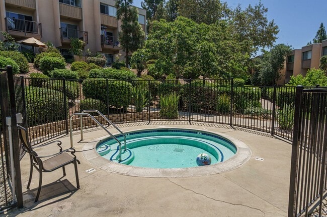 Building Photo - 1Bed/1Bath Single Story Condo in La Mesa w...
