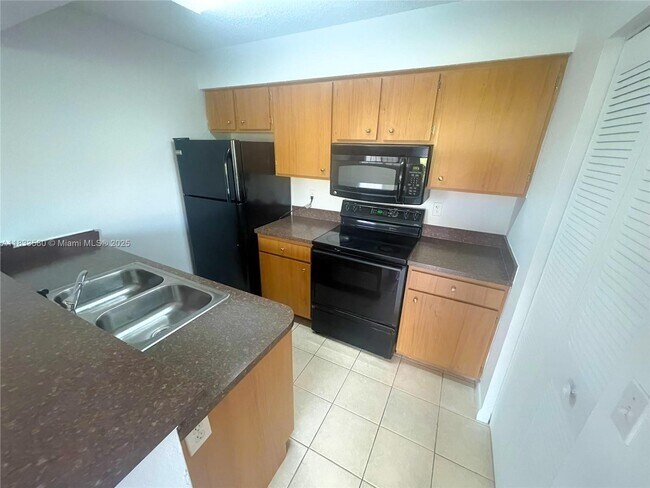 Building Photo - 1283 SW 46th Ave