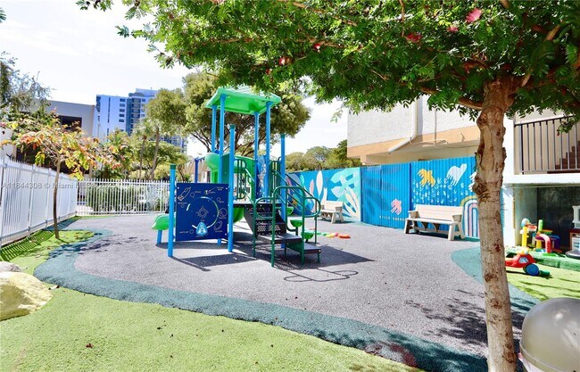 Building Photo - 20350 W Country Club Dr