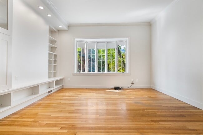 Building Photo - 26 Clarendon St