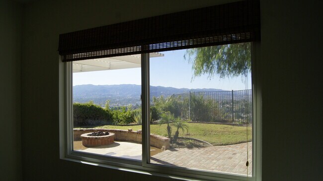 Building Photo - 27403 Garza Dr