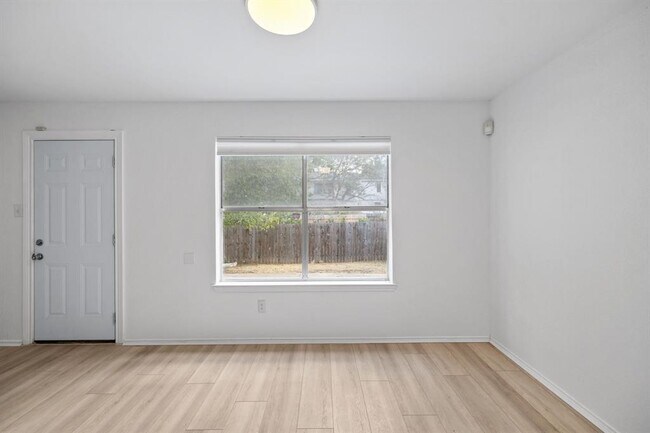 Building Photo - 8703 Cretys Cove