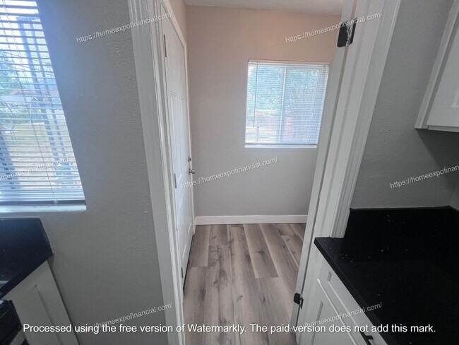 Building Photo - 370 W 44th St