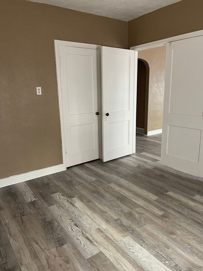 Building Photo - 3 Bedroom 1 bath home