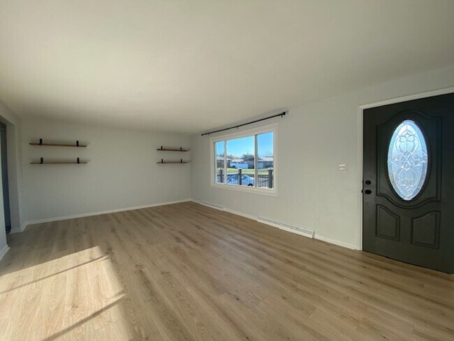 Building Photo - Welcome to this charming 3-bedroom, 1-bathroom home located in the heart of Springfield, OH+