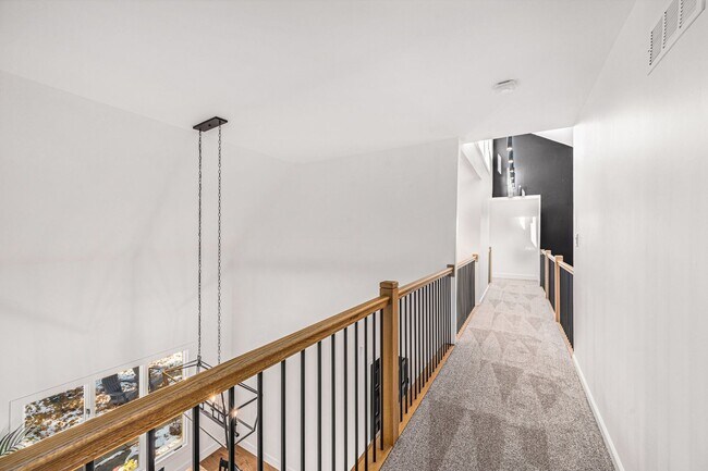 Building Photo - Renovated Lakefront 5 Bedroom Home with 2 Garages!