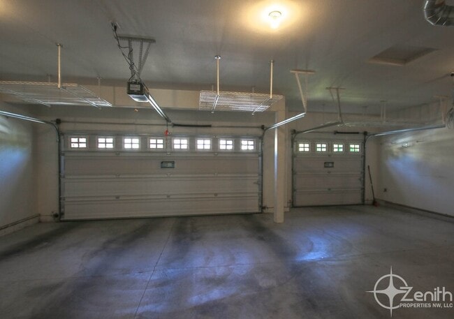 Building Photo - 2903 NE 184th Ave