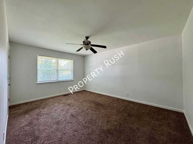 Building Photo - 555 E Garden Farm Rd