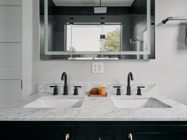 Building Photo - 412 Kemp St