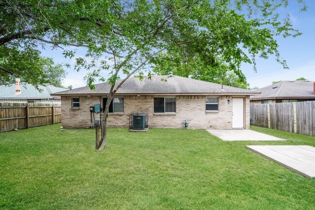 Building Photo - 18607 Andalusian Dr