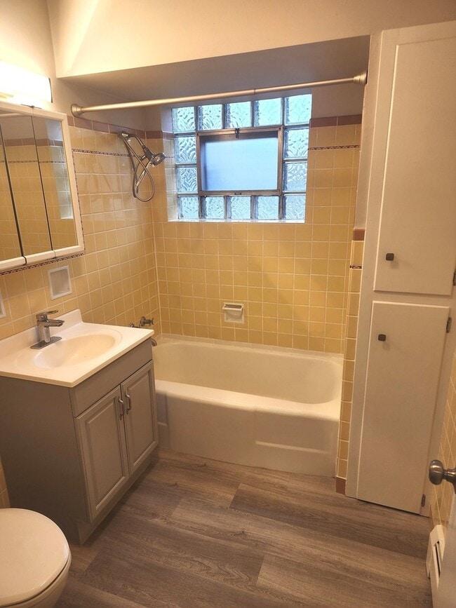 Building Photo - 5910 W Gunnison St