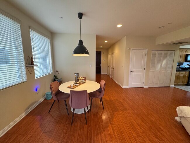 Building Photo - 1845 Beloit Ave