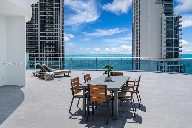 Building Photo - 17550 Collins Ave