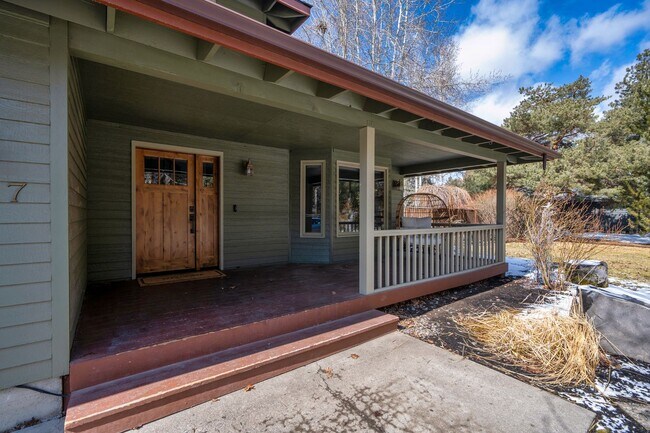 Building Photo - 61497 SE Orion Dr
