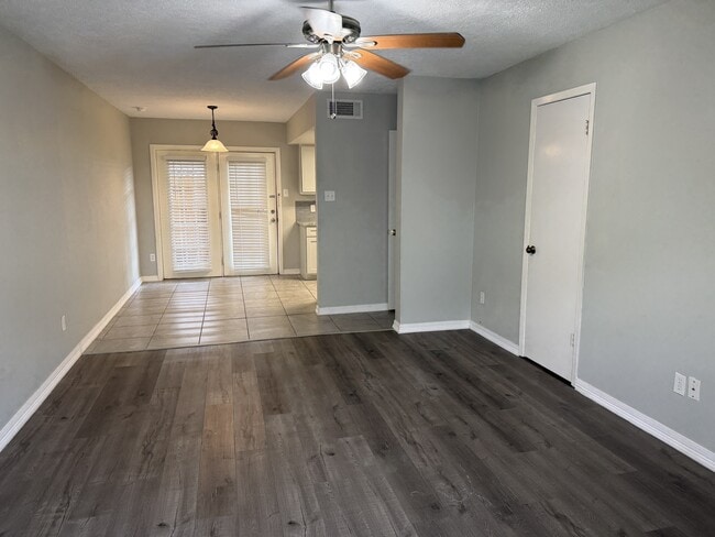 Building Photo - 8730 Glen Meadow Ln
