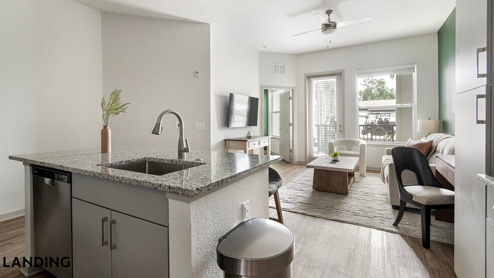 Building Photo - 7311 Baymeadows Way