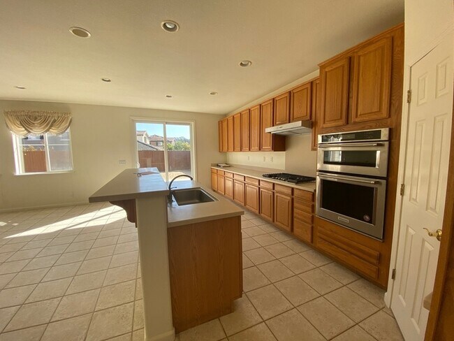 Building Photo - Mediterranean-style 4-bedroom in Seaside Highlands!