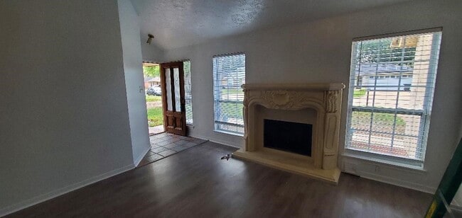 Building Photo - 1810 Oakwell Ln