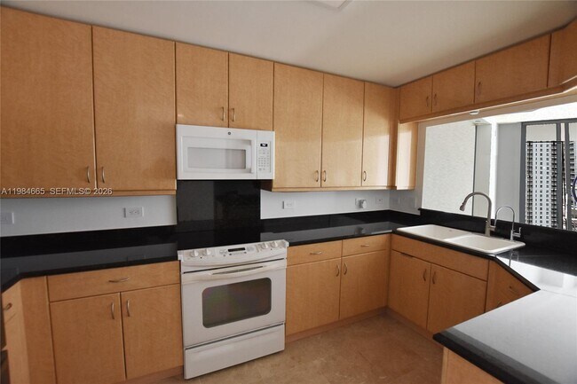 Building Photo - 801 Brickell Key Blvd