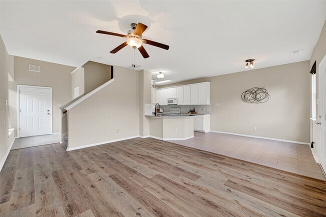 Building Photo - 16855 Carrollton Creek Ln