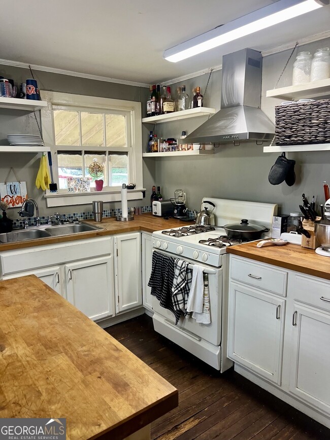 Building Photo - 810 Oconee St