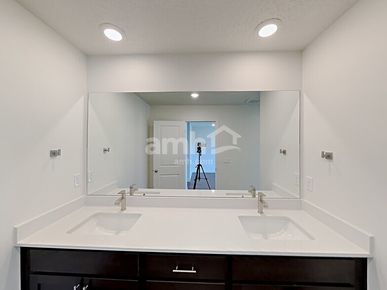 Building Photo - 7413 S Copper Rim Dr