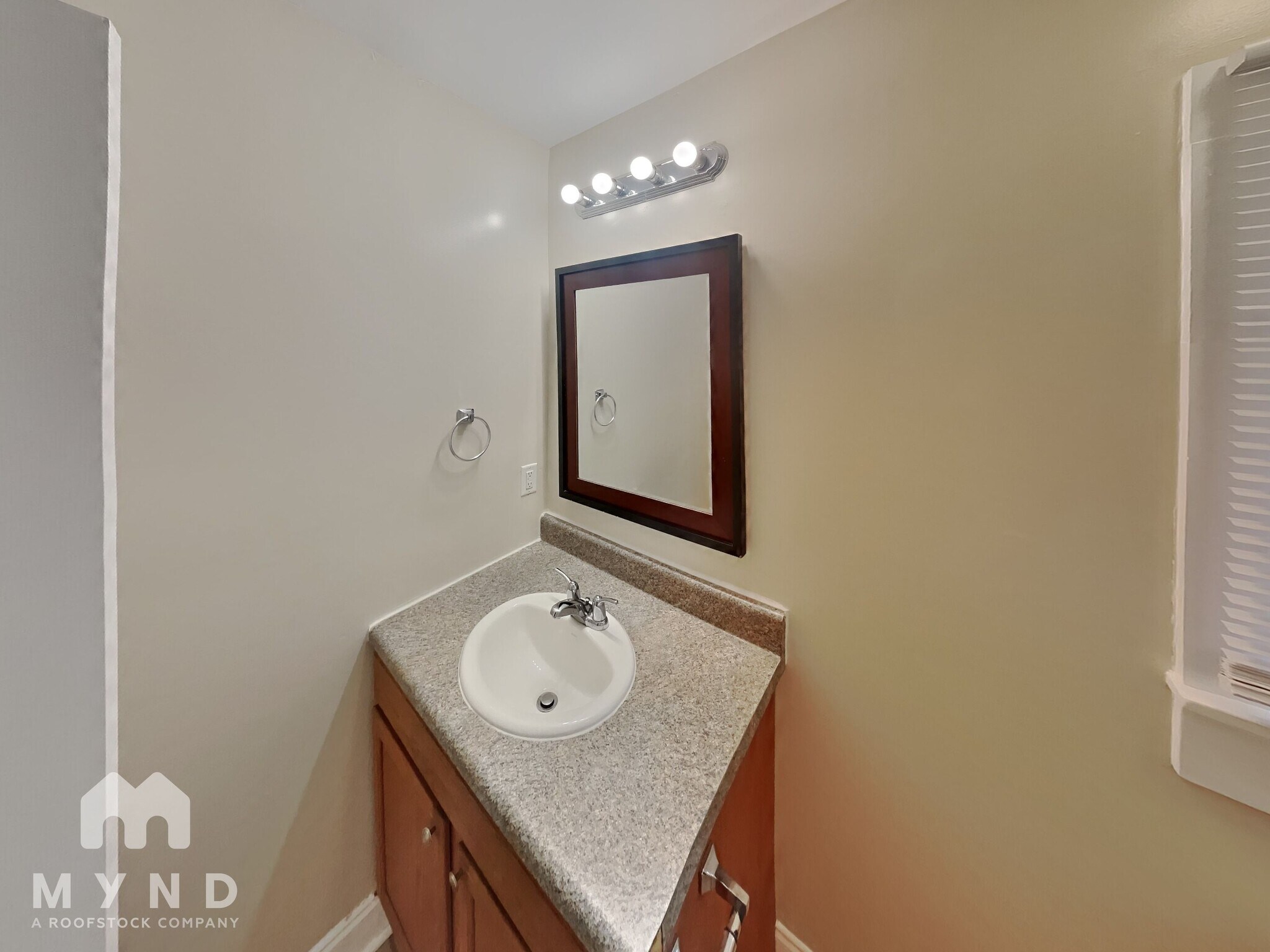 Building Photo - 2632 Shamrock Dr