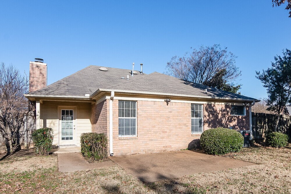 Building Photo - 2214 Lake Hill Ct