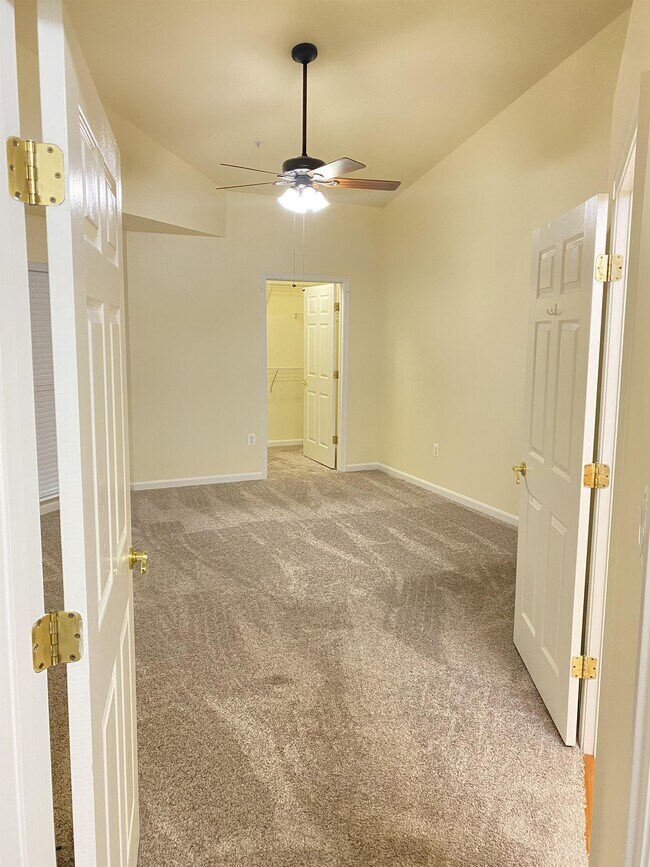 Building Photo - 597 Cawley Dr