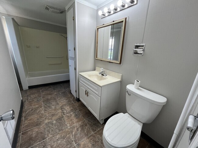 Building Photo - 1139 Perrot St