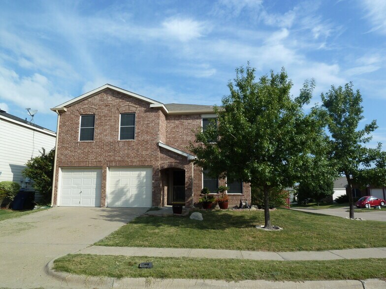 Building Photo - 4203 Falcon Dr