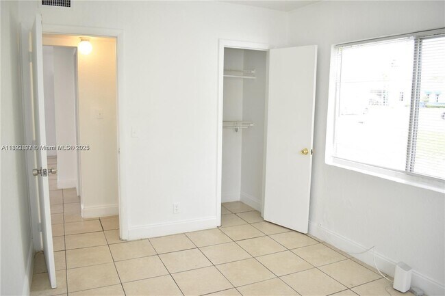 Building Photo - 1002 Palm Beach Lakes Blvd