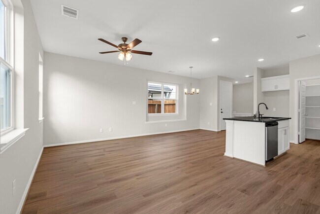 Building Photo - 27839 Western Crk Ct