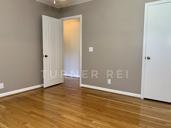 Front Bedroom - 85 Parkertown Rd
