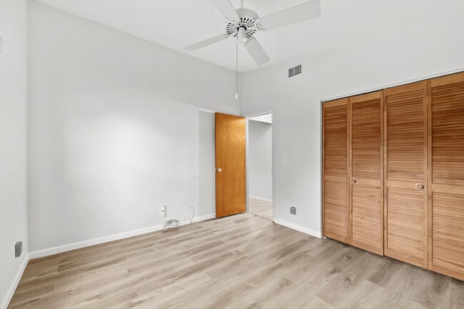 Building Photo - 8019 SE Villa Cir