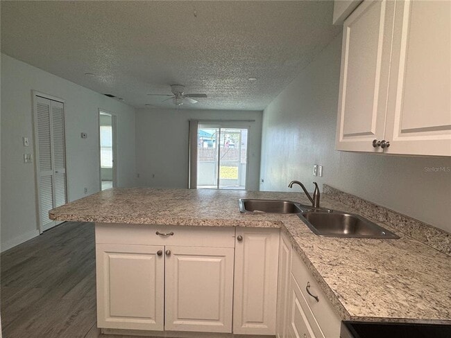 Building Photo - 6428 Hamlet Dr