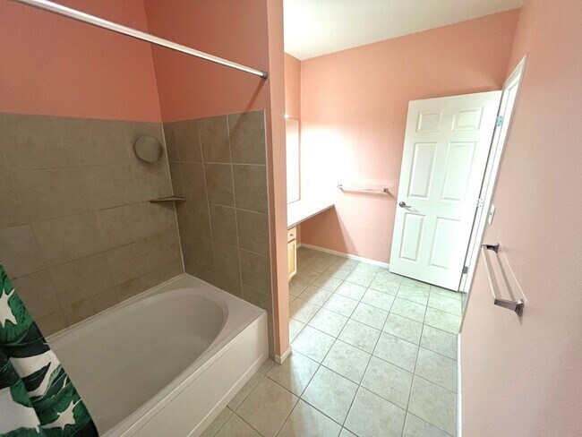 Building Photo - Charming 2BR Condo in Erie