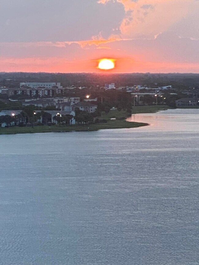 Building Photo - 616 Clearwater Park Rd