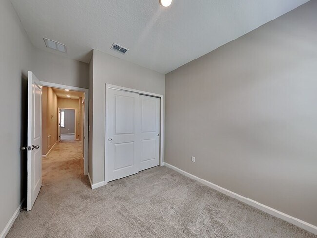 Building Photo - 637 Bayhawk St