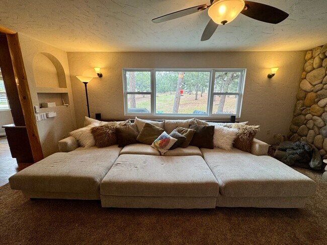 Building Photo - Beautiful home in Black Forest on 2.5 acres