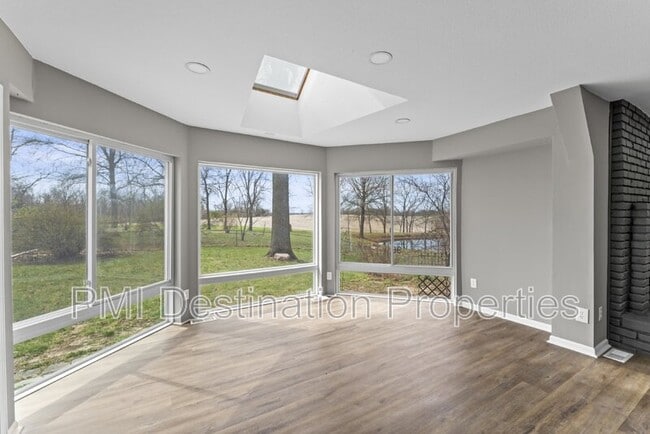 Building Photo - 2081 Willow Ln