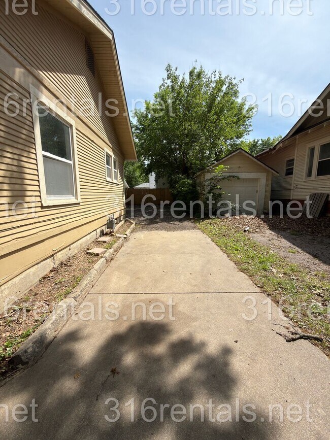 Building Photo - Two bed one bath available NOW!