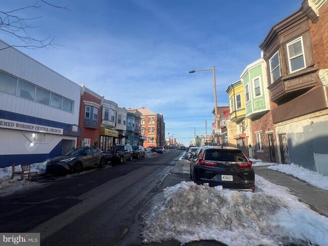 Building Photo - 616 S 60th St