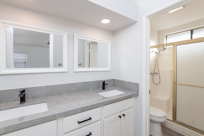 Building Photo - 6908 Quiet Cove Dr