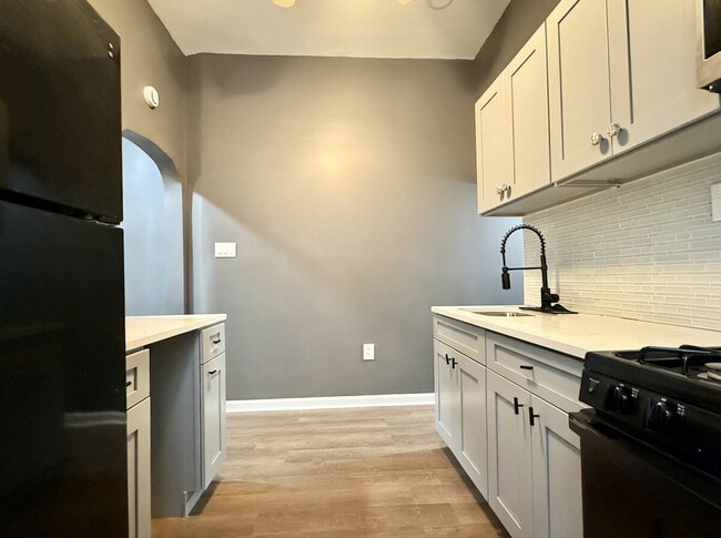 Building Photo - 347 Kerlin St