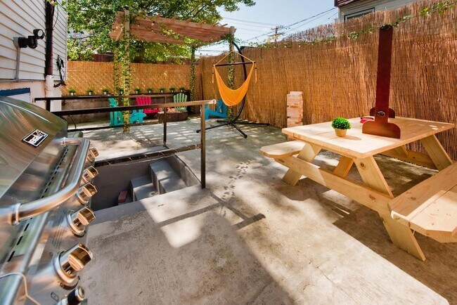 Building Photo - 1 Saddlewood Ct